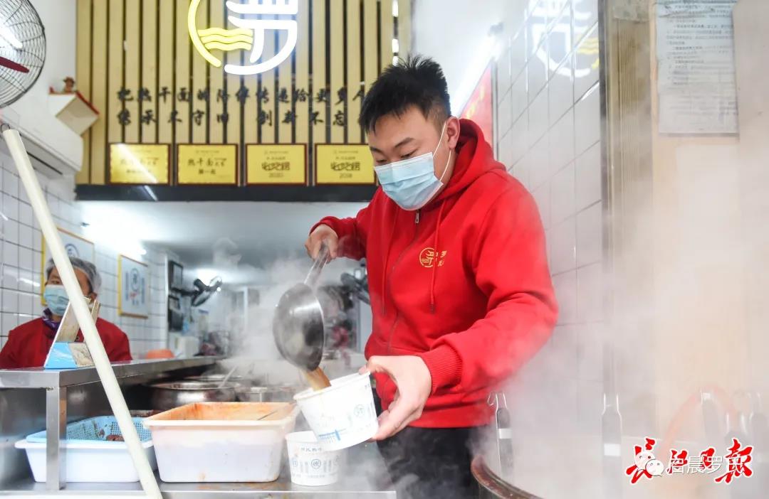 嗦一碗热干面,肠胃熨帖了,心也安定了 | 我的2020 嗦一碗热干面,肠胃熨帖了,心也安定了 | 我的2020